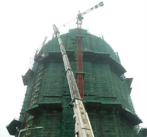 常州市吊车在工地上作业
